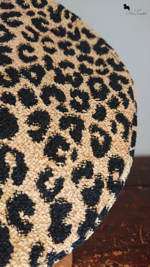 Cappello basco leopardato, dettaglio tessuto