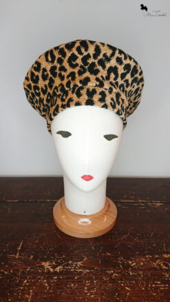 Cappello basco leopardato, fronte