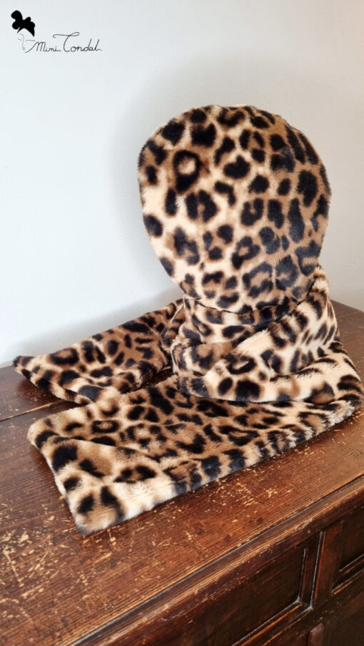 Cappuccio leopardato con stola, dettaglio lembi