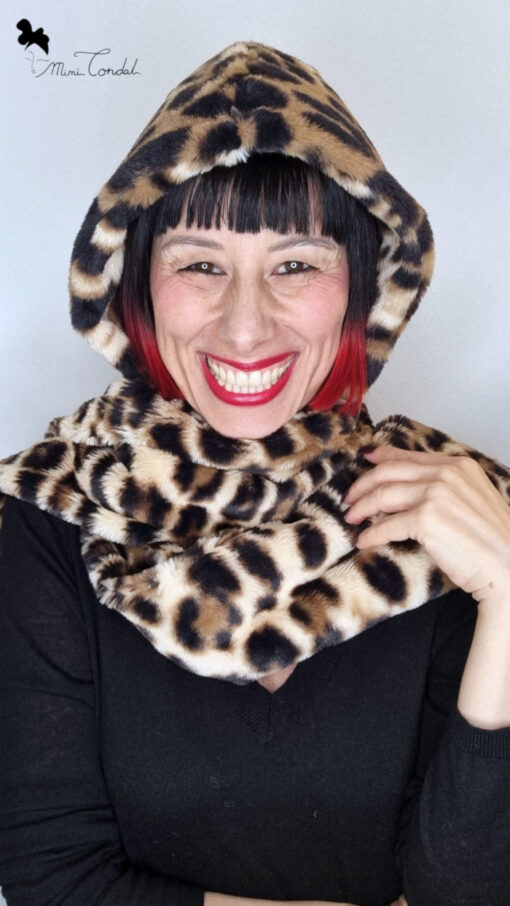 Cappuccio pelliccia sintetica leopardata con stola incorporata, Mimi Condal