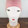 Cappellino base rosa, rimboccato vista frontale.