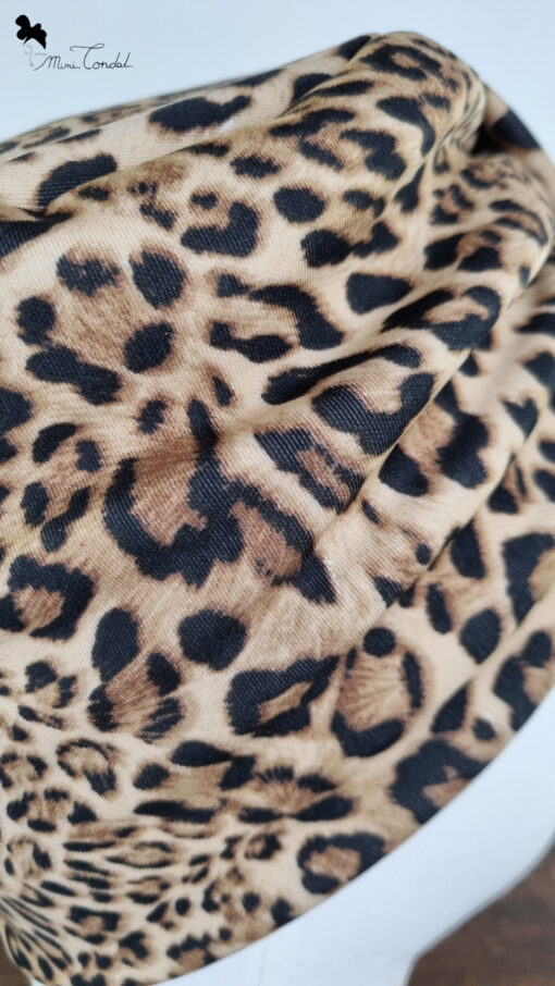 Turbante leopardato, dettaglio tessuto.