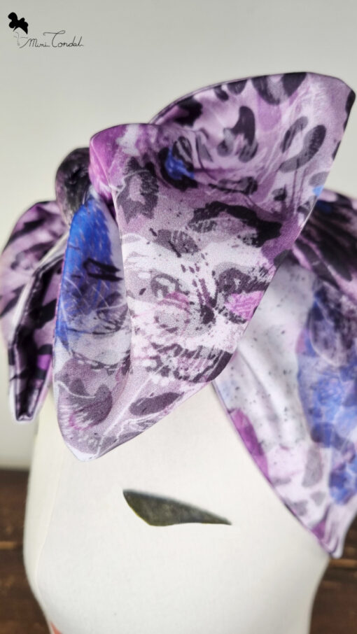 Turbante leopardato viola, dettaglio fiocco.