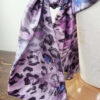 Turbante leopardato viola, dettaglio lembi.