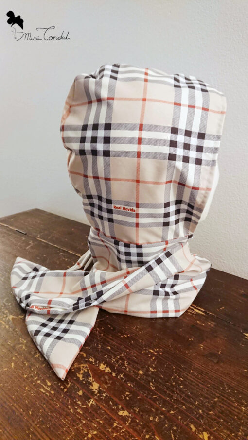 Cappuccio con stola incorporata nylon resinato con stampa scozzese beige, Mimi Condal