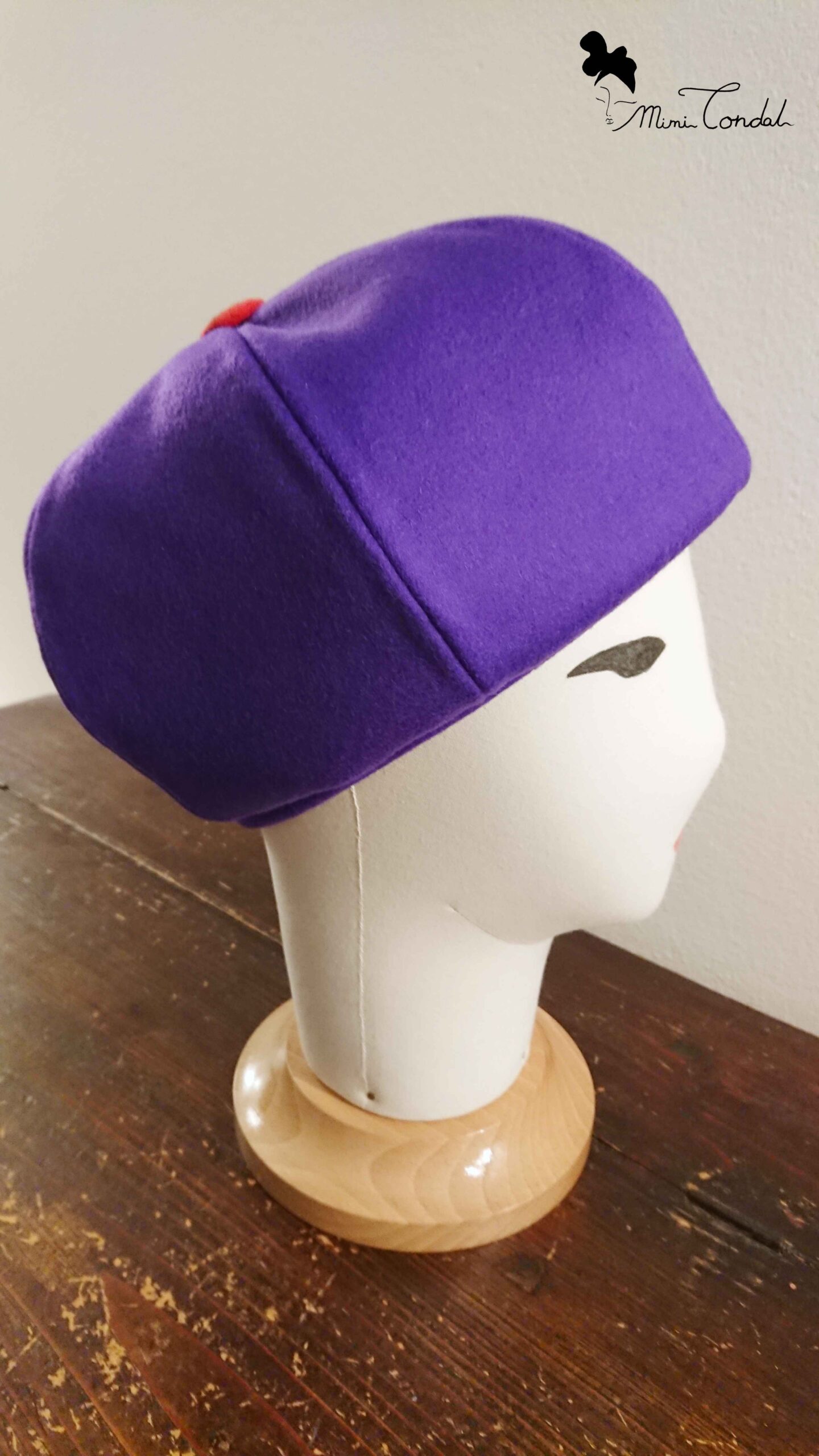 Berretto lana viola a spicchi molto bombato, stile cappello irlandese, Mimi Condal
