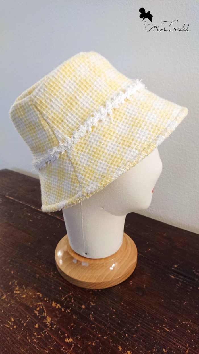 Cappello a pescatore in tweed di cotone giallo e bianco, Mimi Condal