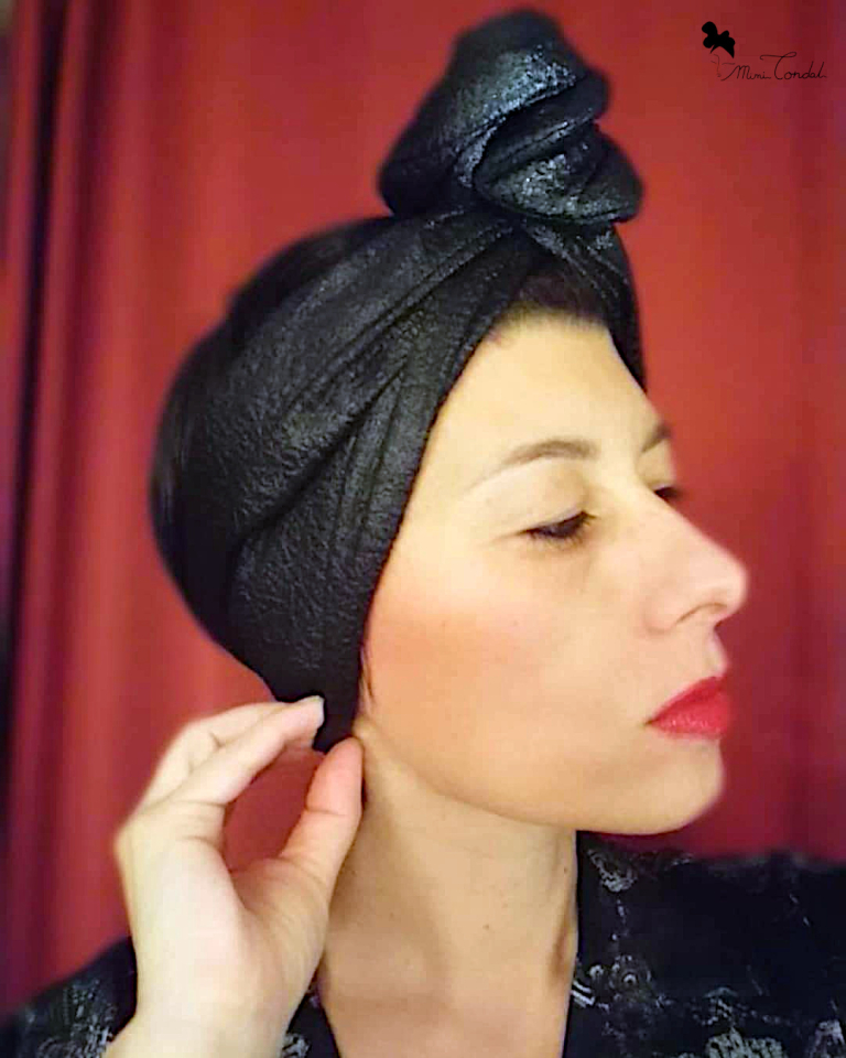 Turbante nero modellato con filo di ferro, Mimi Condal
