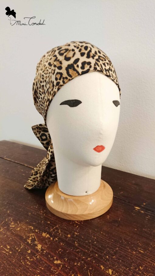 Turbante preformato leopardato che si annoda in vari modi, Mimi Condal