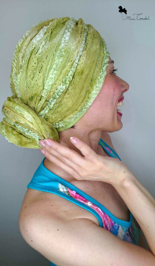 Turbante elasticizzato con foulard incorporato che si puó annodare in vari modi, Mimi Condal