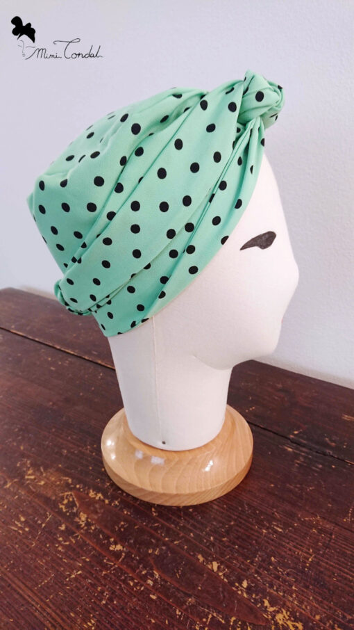 Turbante preformato verde con pois che si annoda in vari modi, Mimi Condal