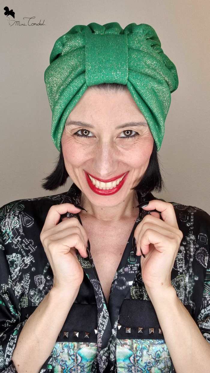 Turbante in maglina verde filata con lurex oro, Mimi Condal.