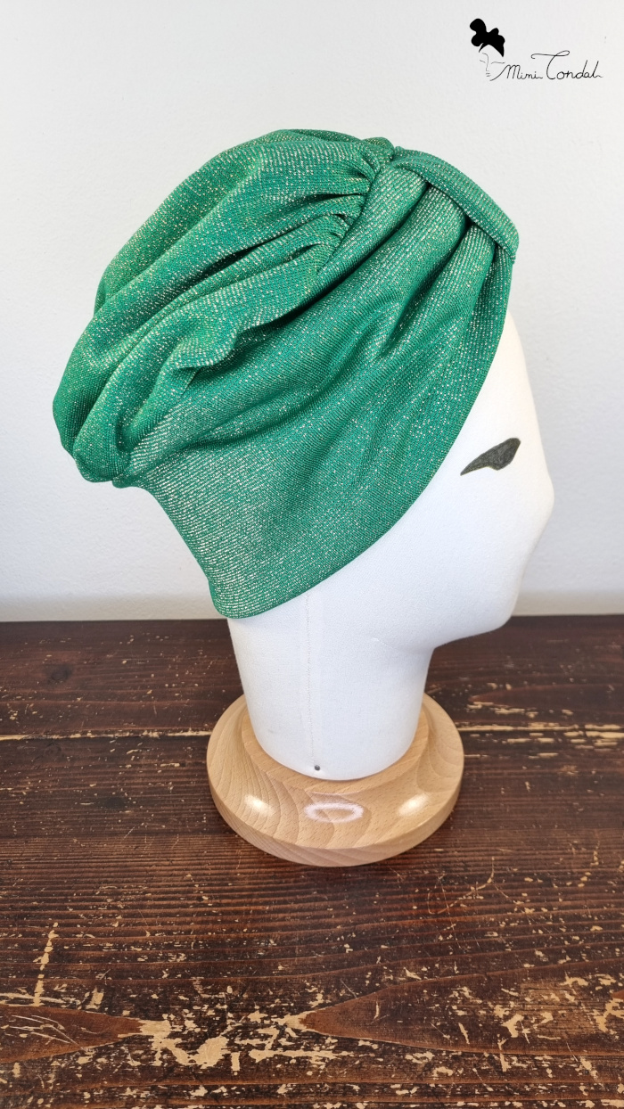 Turbante in maglina verde filata con lurex oro, Mimi Condal.