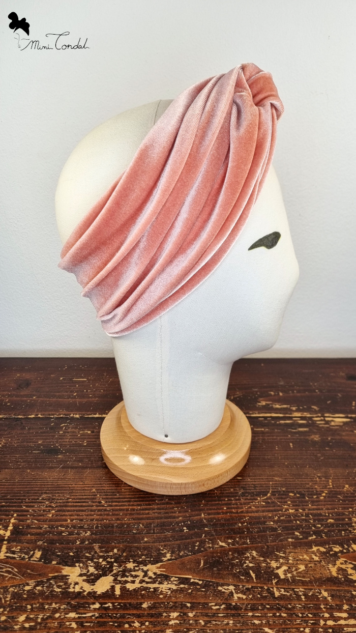 Turbante a fascia velluto rosa salmone lato sinistro