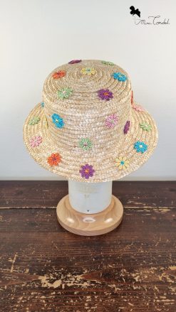 Cappello in paglia modello bucket decorato con fiorellini colorati, Mimi Condal