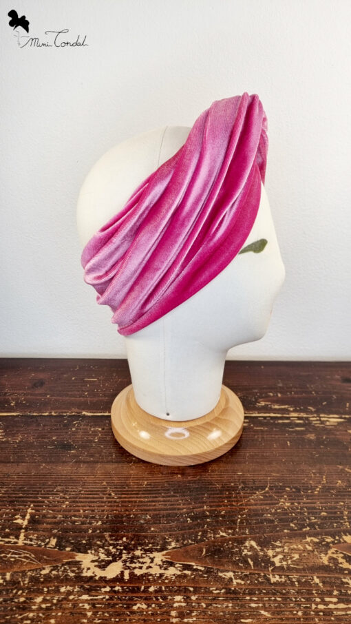 Morbida ed elegante fascia per capelli in velluto fucsia, Mimi Condal.