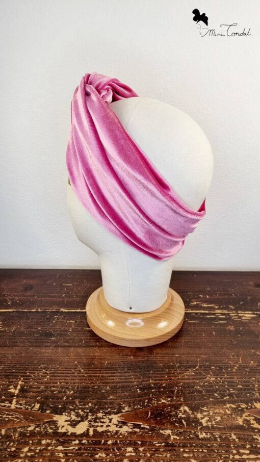 Morbida ed elegante fascia per capelli in velluto fucsia, Mimi Condal.