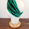 Morbida ed elegante fascia per capelli in velluto verde bottiglia, Mimi Condal.