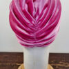 Turbante in velluto elasticizzato fucsia, morbido e raffinato, con nodo frontale. Ideale per la stagione fredda. Mimi Condal