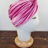 Turbante in velluto elasticizzato fucsia, morbido e raffinato, con nodo frontale. Ideale per la stagione fredda. Mimi Condal