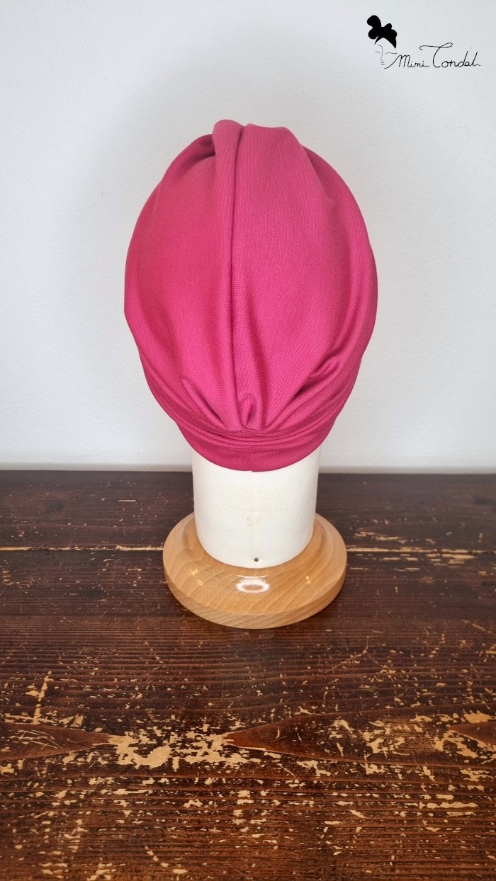 Turbante fucsia modello classico, retro. Turbante classico fucsia in viscosa, passante frontale ed arricciatura posteriore, Mimi Condal